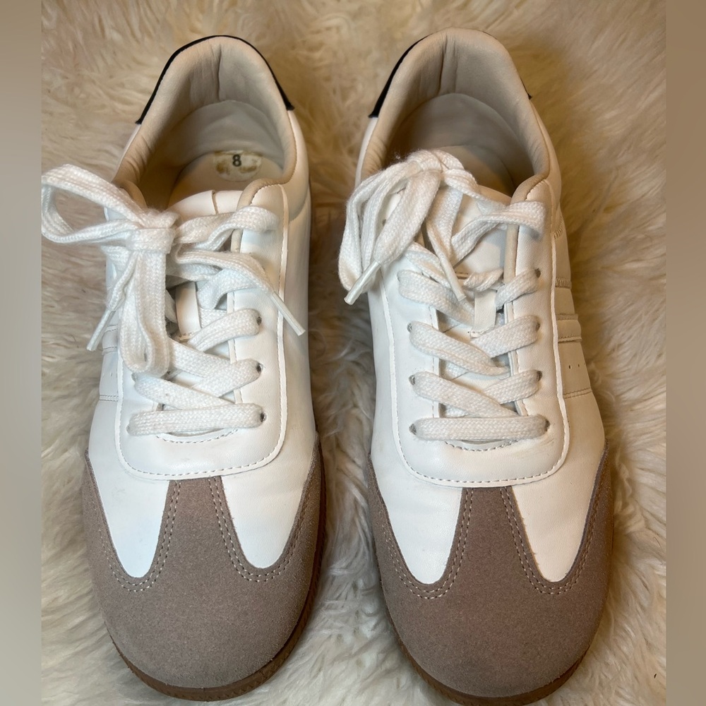 Woman’s shoes